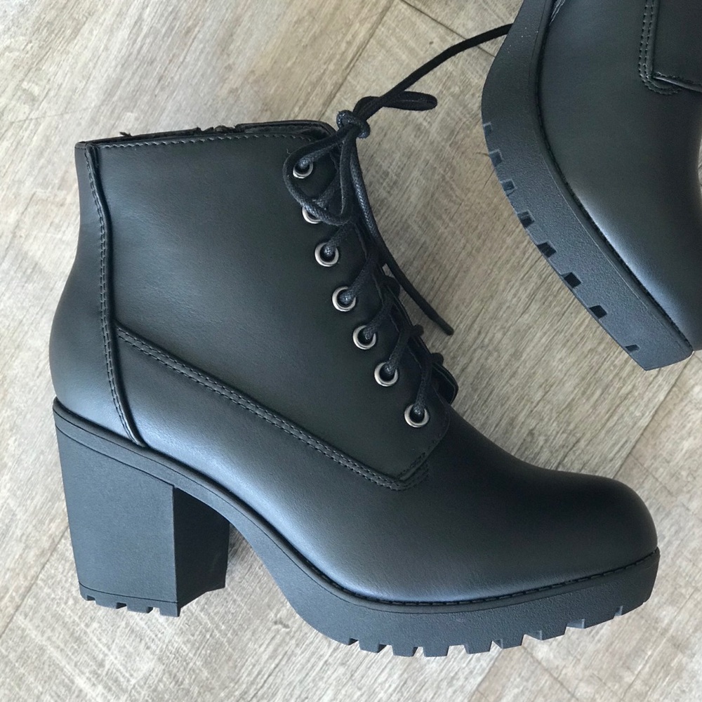 Matte Black Military Lace-Up Lug Heel Combat Boot - Picture 4 of 7